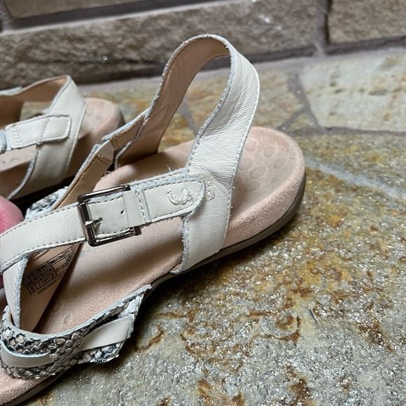 Vionic Lupe Boa Met Adjustable T strap sandal Leather cream snakeskin print 9 - Picture 4 of 10